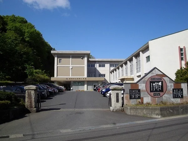 粟野小学校まで260m