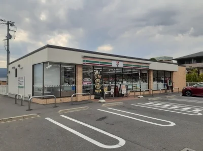 セブンイレブン沼田栄町店まで300m