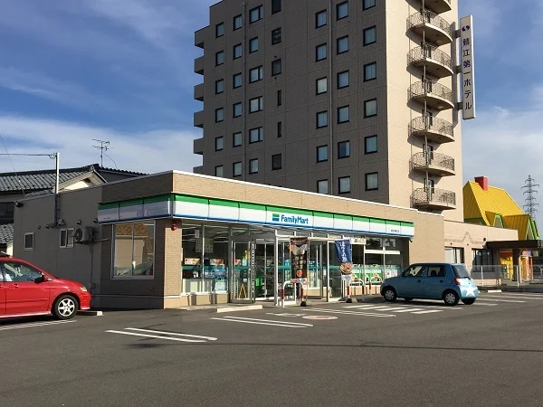ファミリーマート鯖江新横江店まで750m