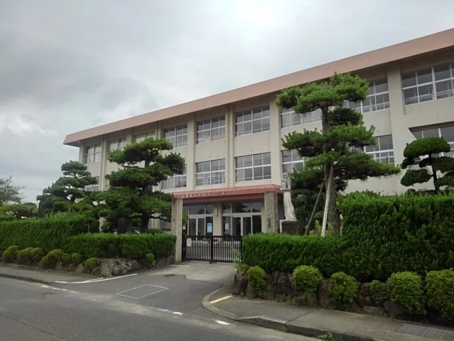 三豊市立比地大小学校まで1000m