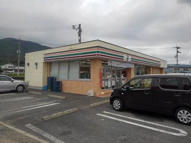 セブンイレブン三豊豊中町店まで1200m