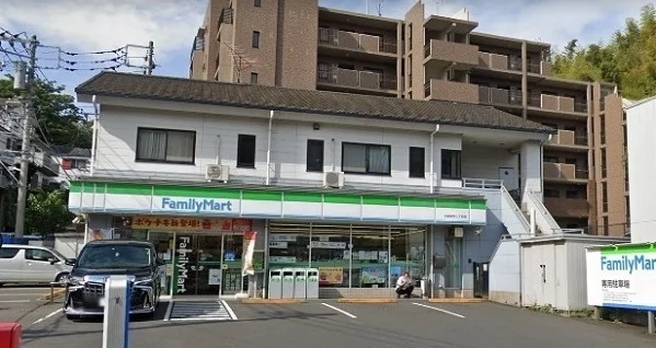 ファミリーマートまで455m