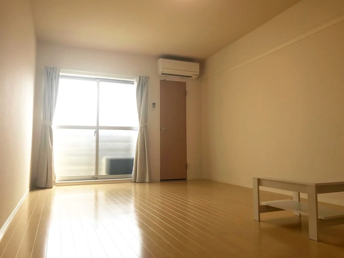 居室9.8畳。高遮音界壁、防音パイプなど音にも配慮してます