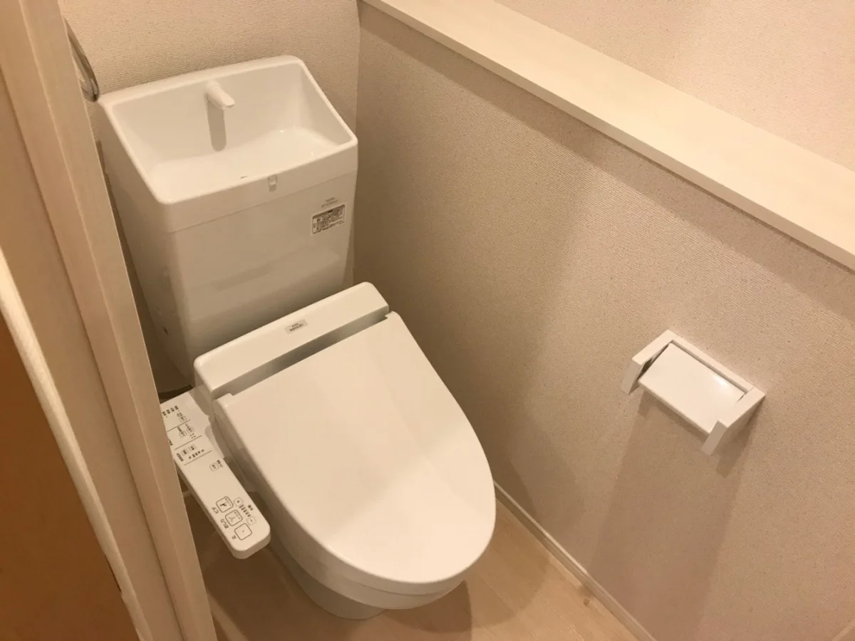 温水洗浄便座付きのお手洗いです