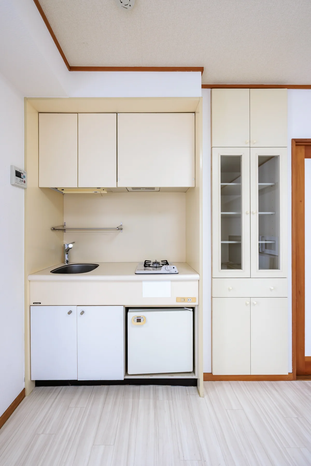 キッチン付きで自炊も可能