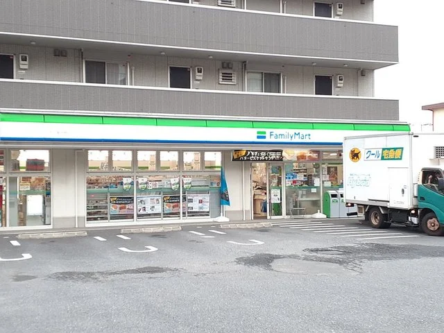 ファミリーマートまで400m