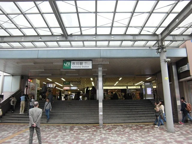 市川駅まで900m