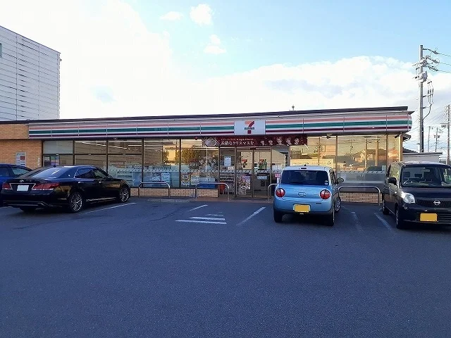 セブンイレブン半田宮本町店まで520m