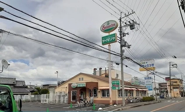 サイゼイリヤ様まで1100m