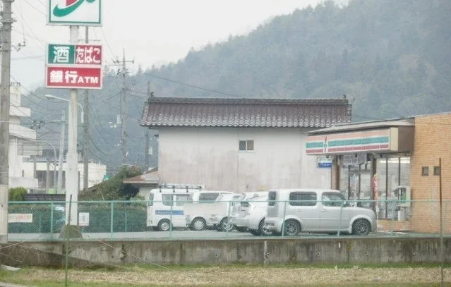 セブンイレブンまで700m