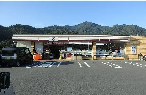セブンイレブン上深川町t店まで350m