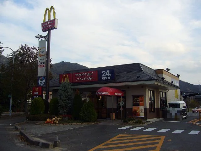 マクドナルドまで1900m