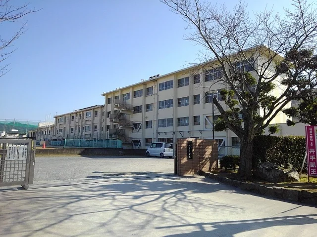 明星中学校まで1080m