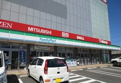 ファミリーマートまで450m