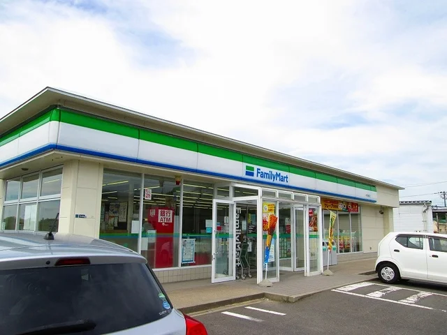 ファミリーマート通町店まで900m