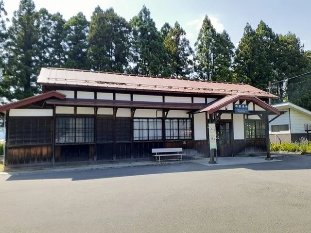 フラワー長井線　羽前成田駅まで1110m