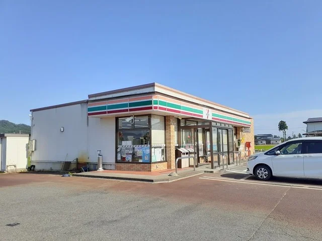 セブンイレブン長井五十川店まで890m