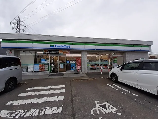 ファミリーマート豊栄かぶと山店まで490m