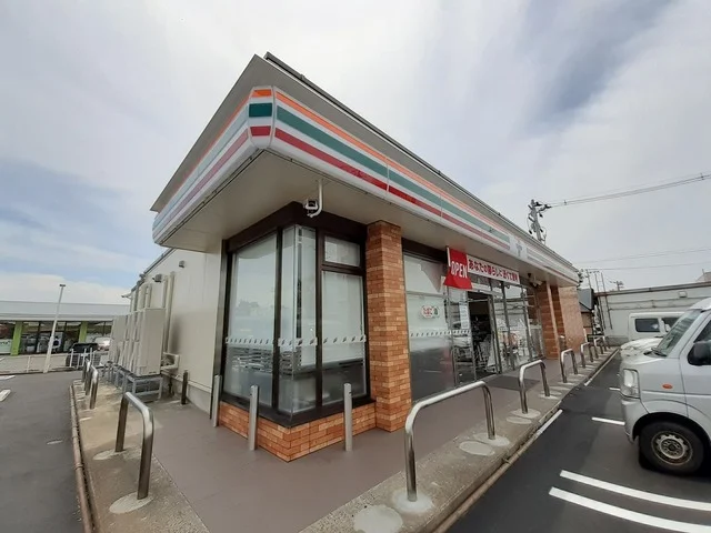 セブンイレブン三条西裏館店まで650m