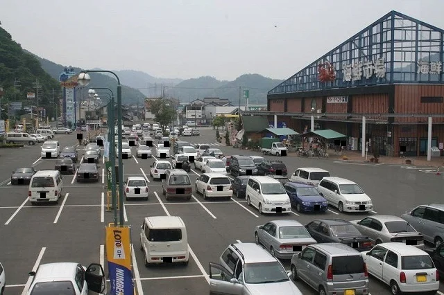 とれとれセンター海鮮市場まで1500m