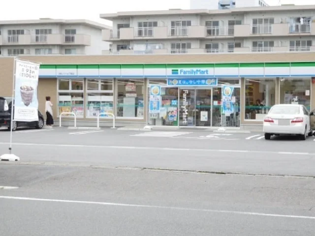 ファミリーマートソフトピア南店まで1306m