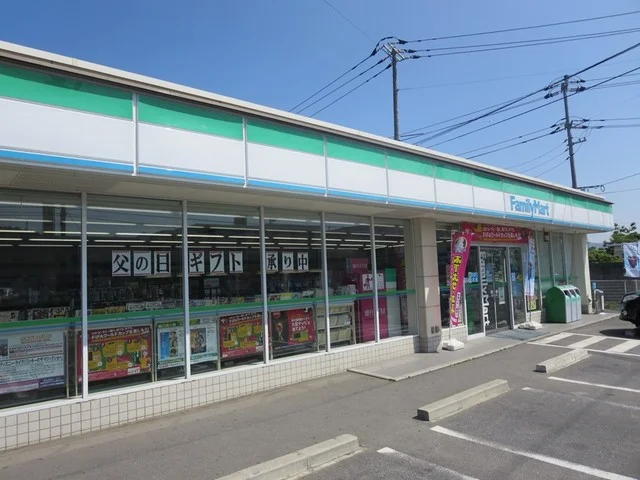 ファミリーマート　里庄里見店まで1500m