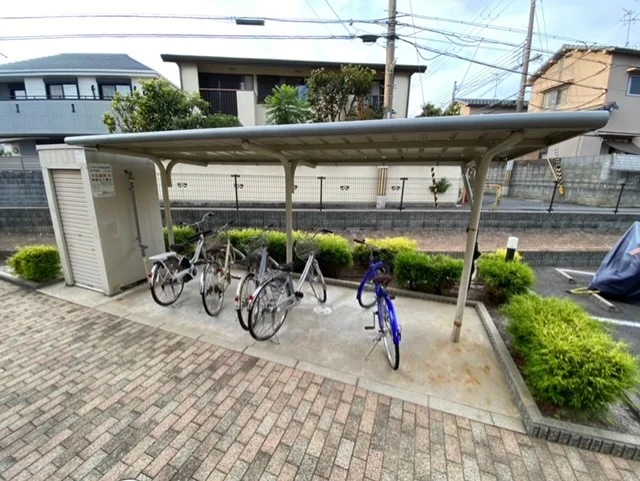 広々駐輪場完備