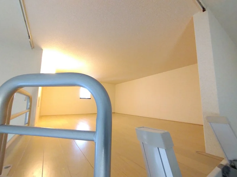 居間奥側ロフト