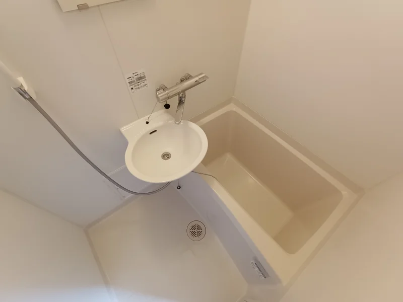 浴室乾燥付き。実際のお風呂は仕様が異なる場合がございます