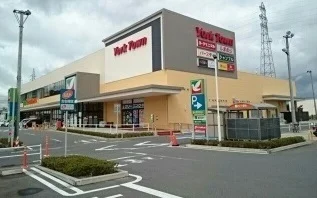 ヨークベニマル 谷川瀬店まで2600m