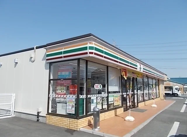 セブンイレブンまで700m