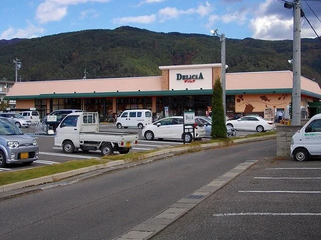 デリシア　元町店まで1400m