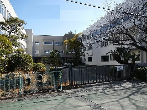 吉田方小学校まで920m