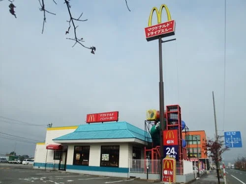 マクドナルド ８号線丸岡店まで10m