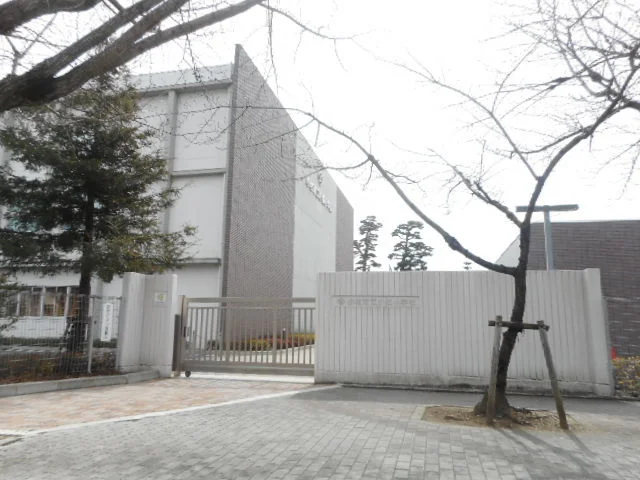 小牧市立　小牧小学校まで2000m