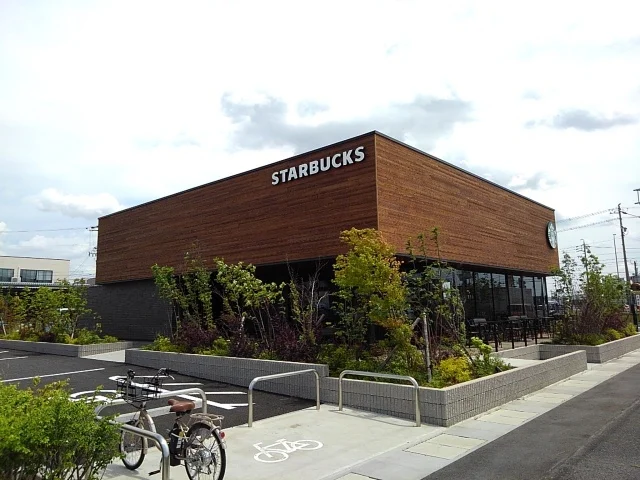 スターバックスコーヒーまで1400m