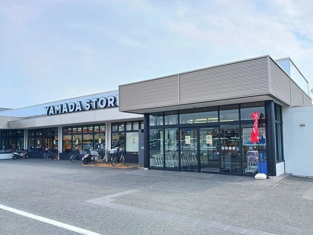 ヤマダストアーまで1300m