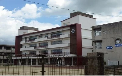 茶屋町小学校まで150m