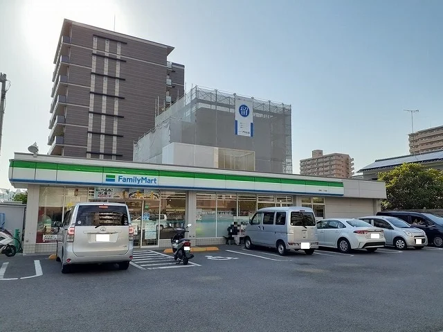 ファミリマート岩崎２丁目店様まで450m