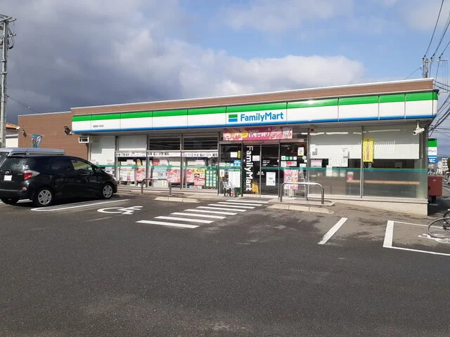 ファミリーマート福岡拾六町店まで550m