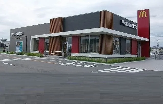 マクドナルドまで17m