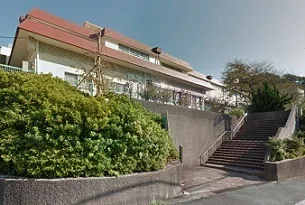 小坪小学校まで1090m