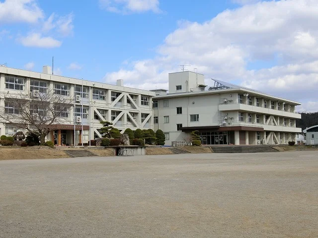 町立府中小学校まで1000m