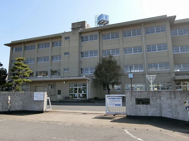 日新小学校まで1000m