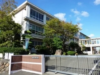 白脇小学校まで980m