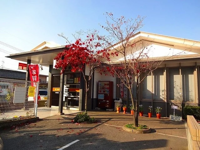 手城郵便局まで525m