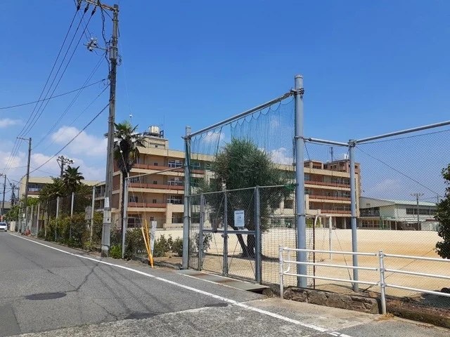 手城小学校まで700m