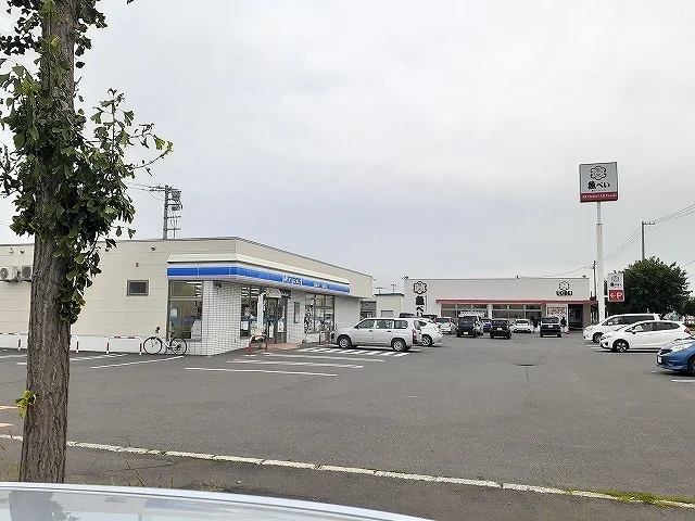 ローソン滝川東町５丁目店まで950m