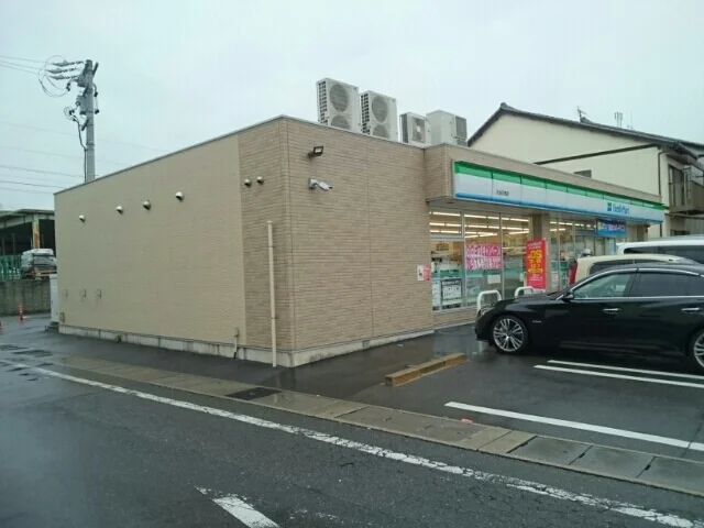 ファミリーマートまで100m