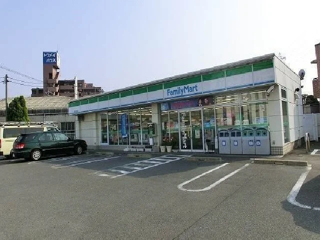 ファミリーマートまで200m